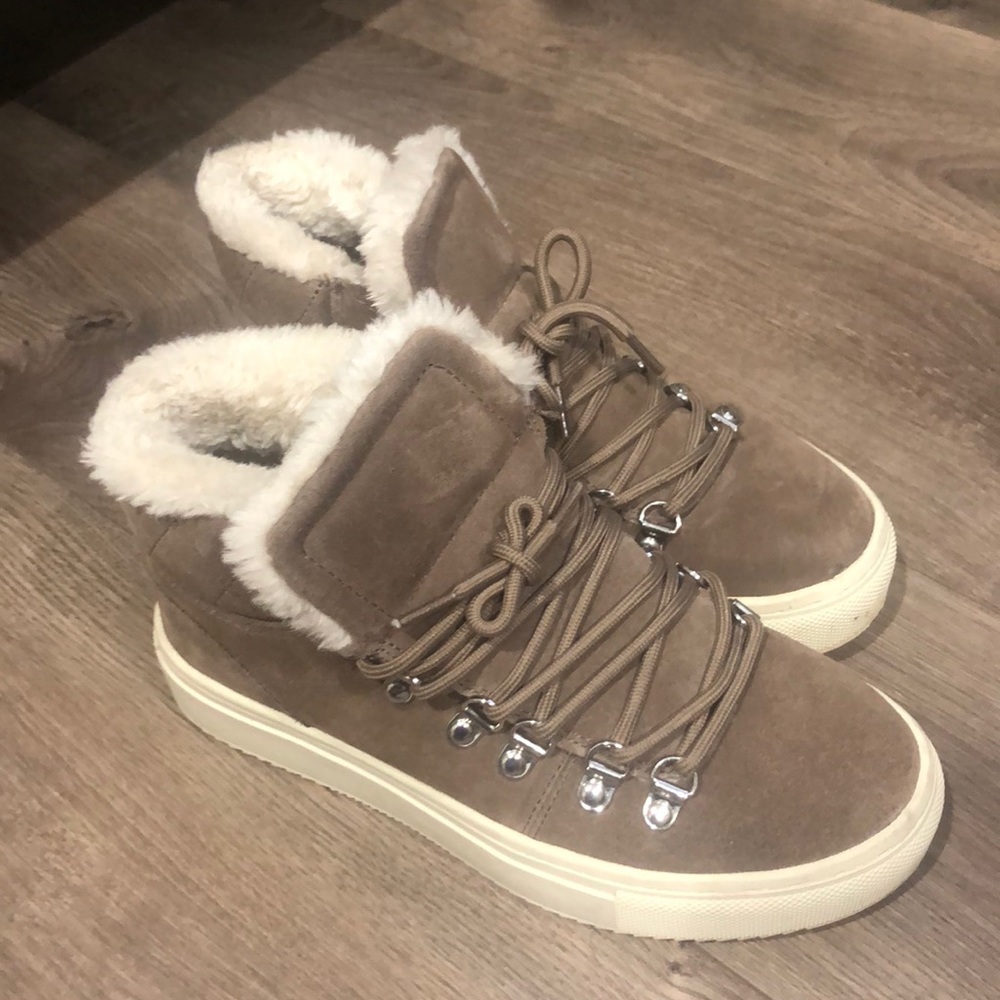 Marc Fisher “daisie” faux fur sneaker | size 6